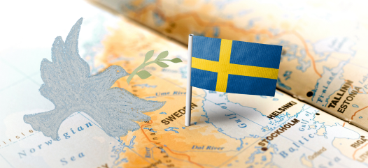 Kartbok med Sverigeflagga och inklippt fredsduva.